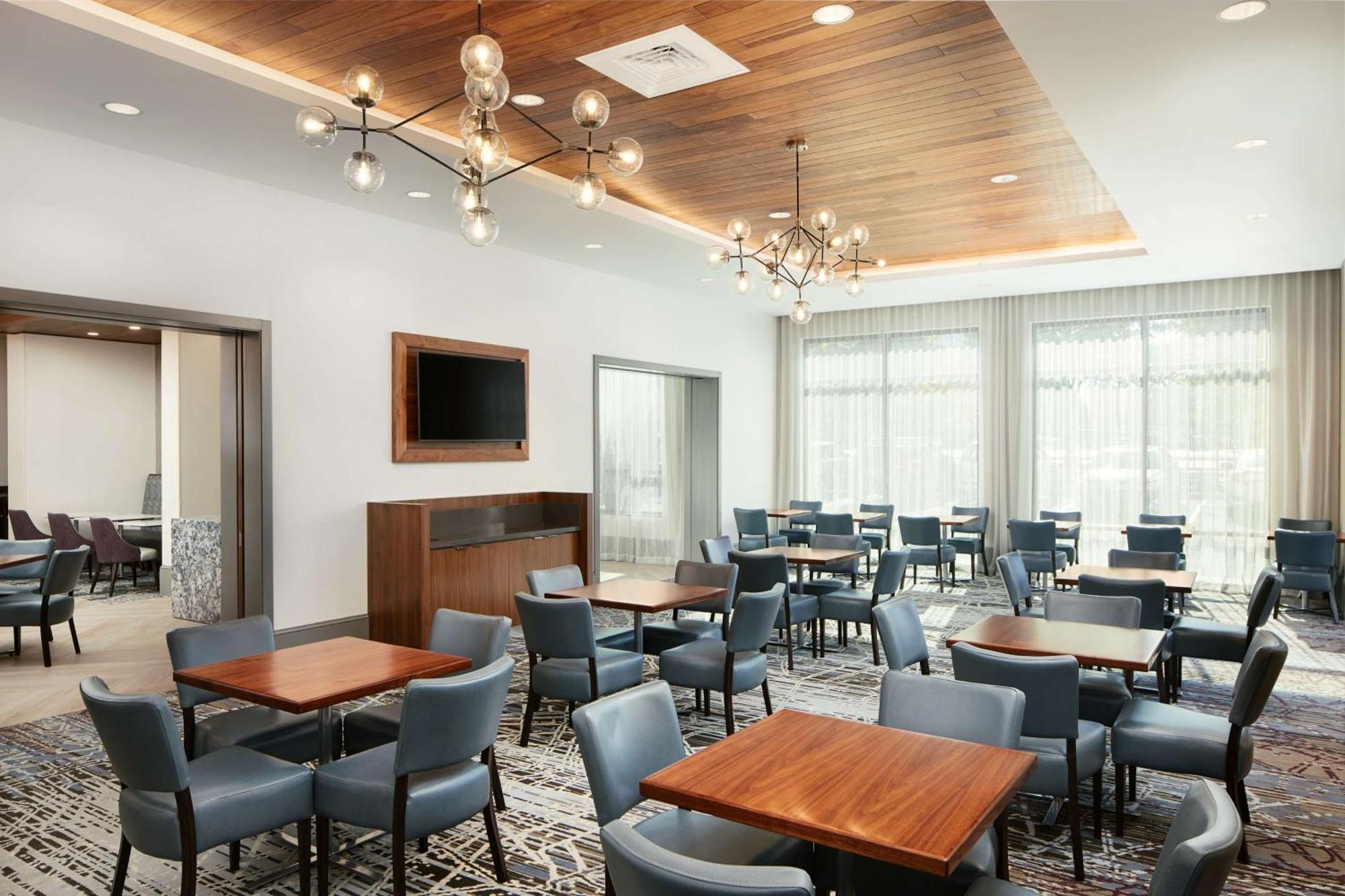 Embassy Suites By Hilton Atlanta Airport North Hapeville Dış mekan fotoğraf